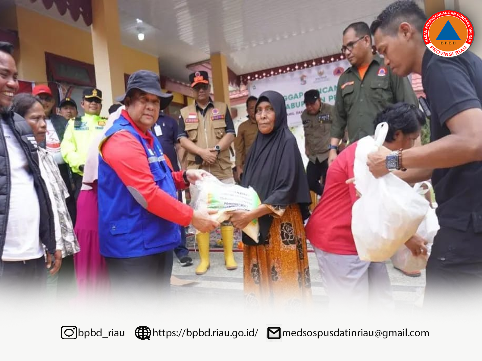 Bantu Masyarakat Terdampak Banjir, Gubernur Riau Serahkan Bantuan 10 Ton Beras