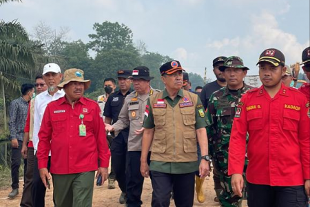 Gubernur Riau Turun Langsung dalam Pemadaman Karhutla.